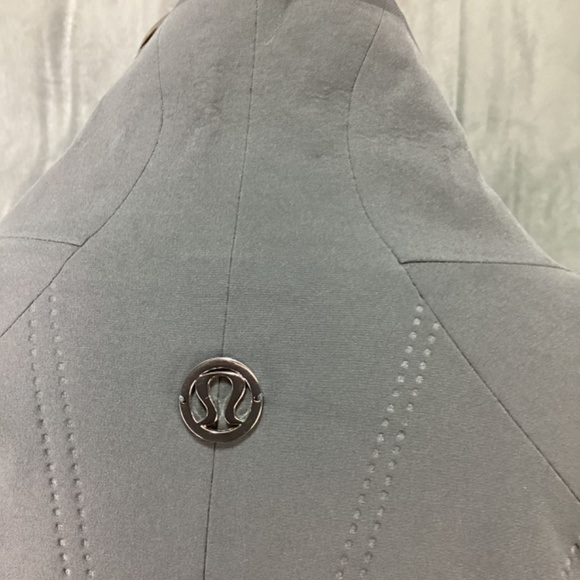 Lulu Lemon Unique Water Resistant Flattering Fitted Jacket Size 8 - Picture 5 of 10
